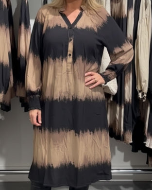 Long-Sleeved Gradient Print Dress