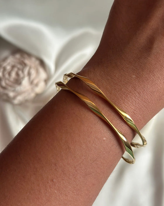 Closed Design Mobius Bracelet