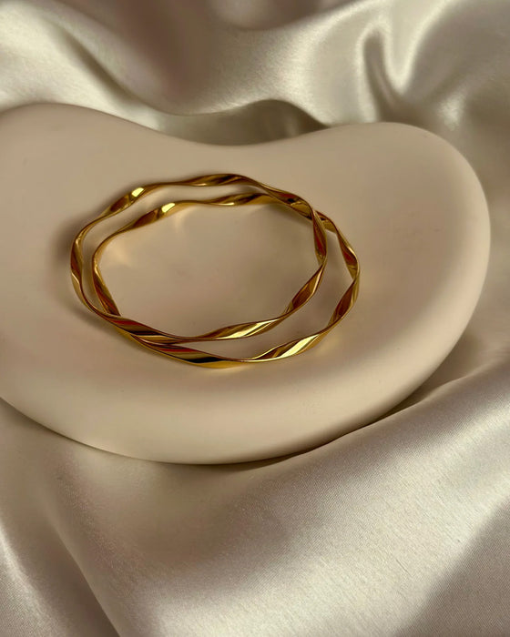 Closed Design Mobius Bracelet