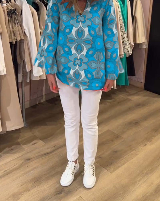 Loose and versatile printed blouse