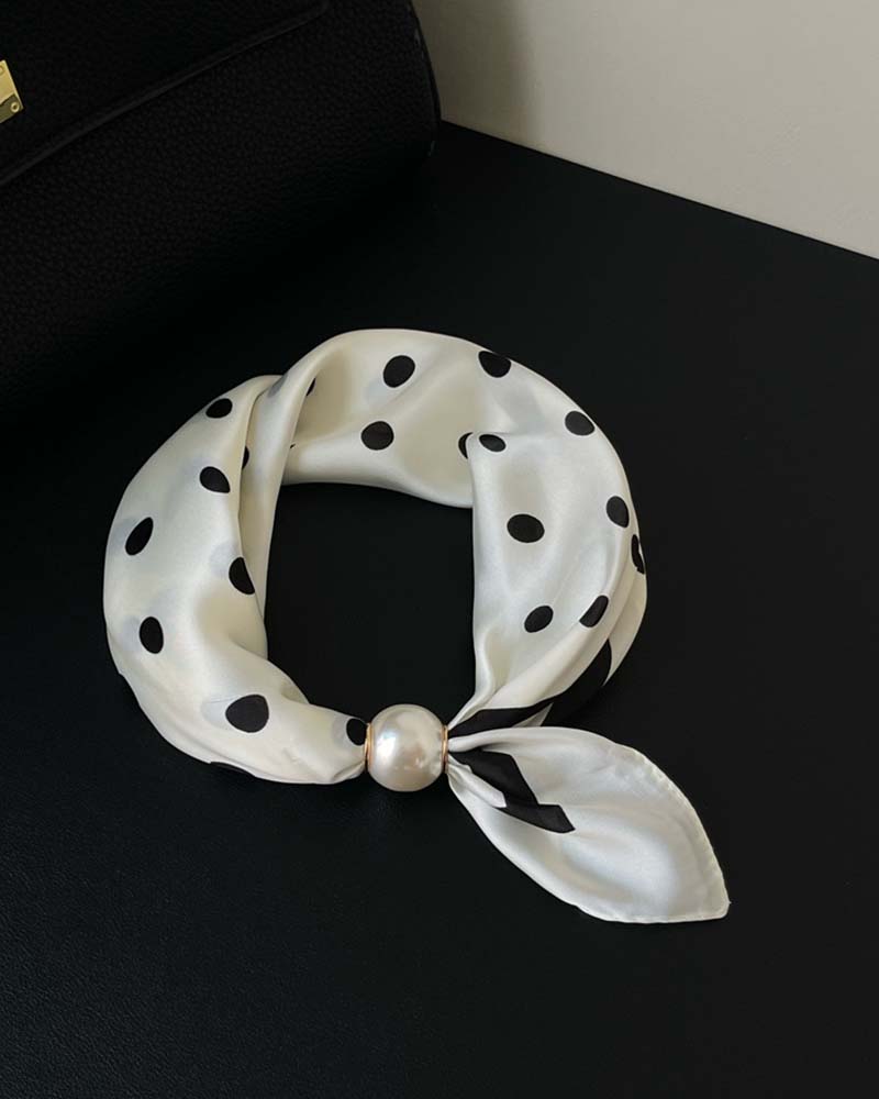 Effortless Glamour: Pop-On Pearl Necklace Scarf 🧣
