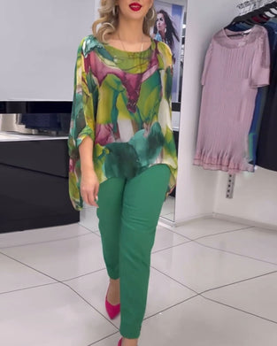 Printed crew neck bat sleeve blouse