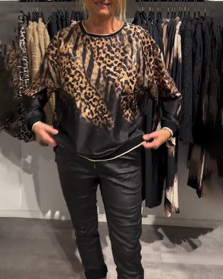 Casual leopard print round neck blouse