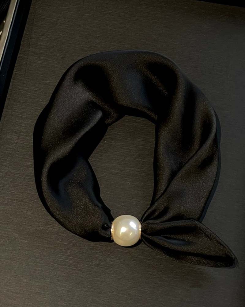Effortless Glamour: Pop-On Pearl Necklace Scarf 🧣