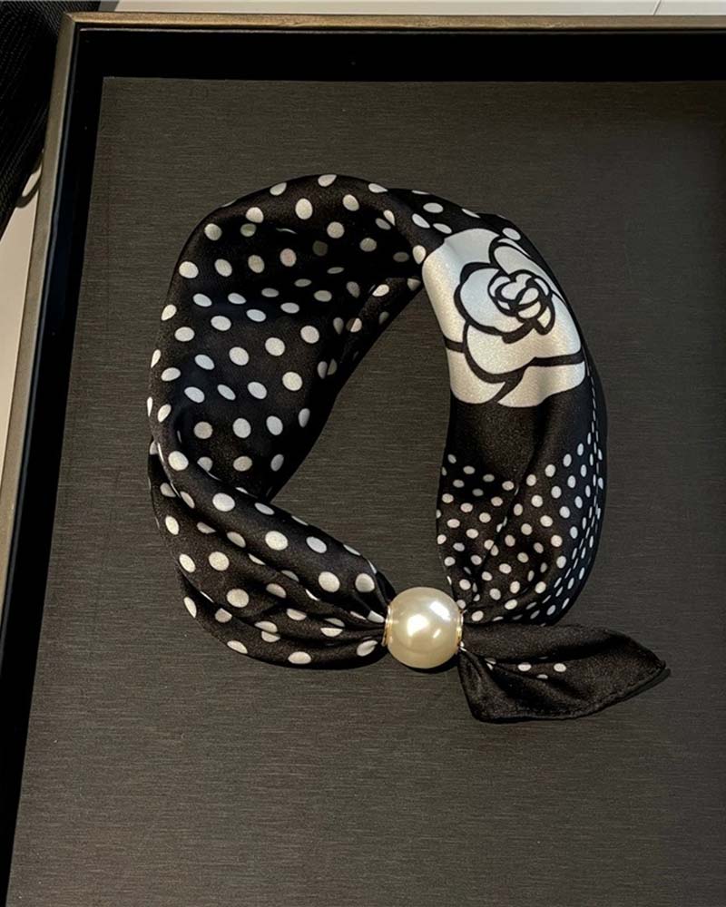 Effortless Glamour: Pop-On Pearl Necklace Scarf 🧣