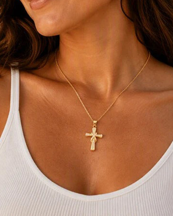✝️ Women's Necklace with Sparkling Cross Pendant – Elegant Twisted Design for Everyday & Special Occasions