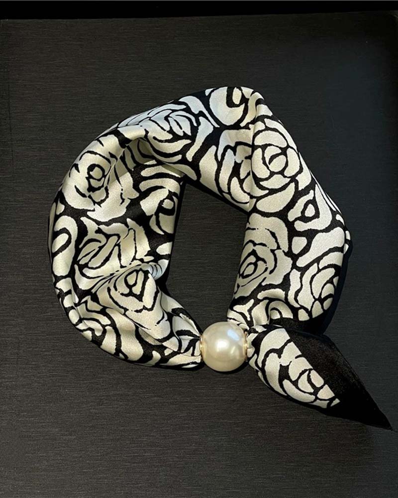 Effortless Glamour: Pop-On Pearl Necklace Scarf 🧣