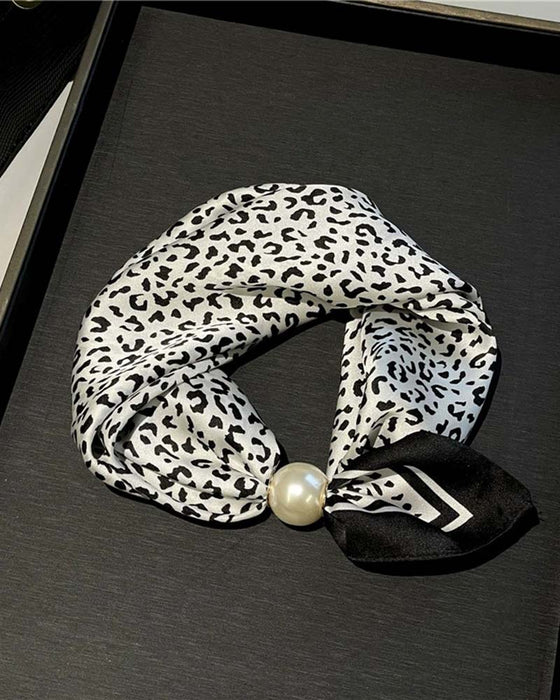 Effortless Glamour: Pop-On Pearl Necklace Scarf 🧣