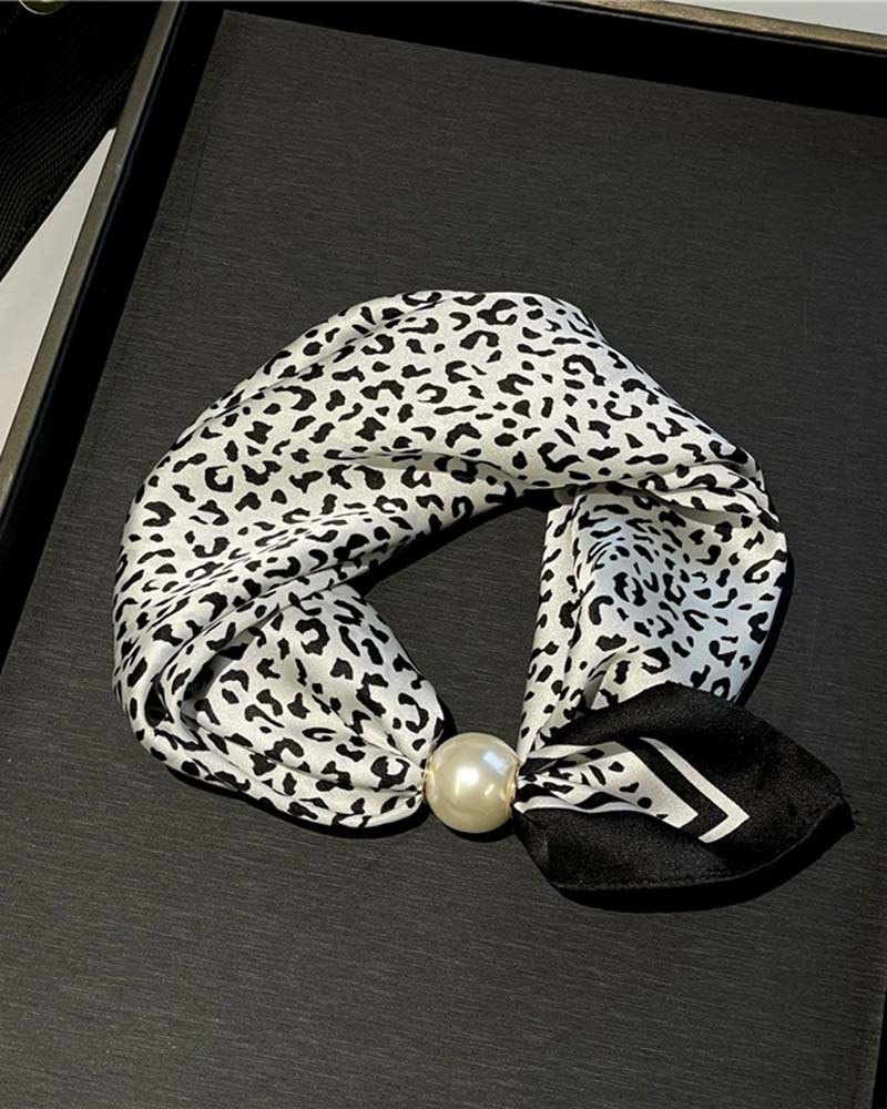 Effortless Glamour: Pop-On Pearl Necklace Scarf 🧣
