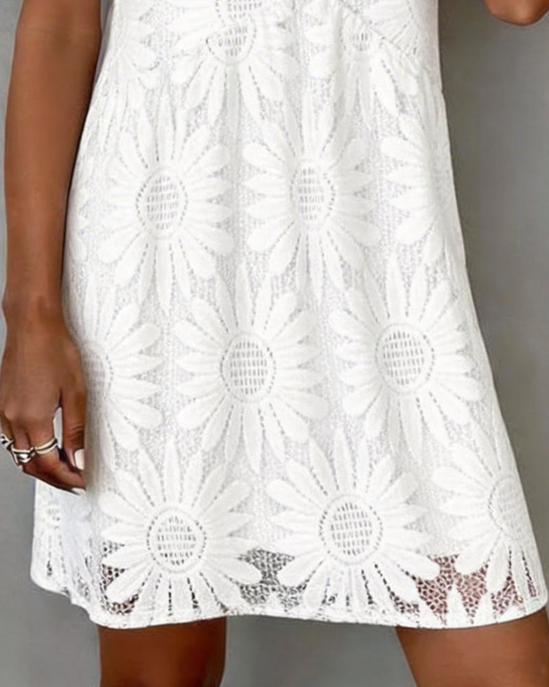 Daisy Lace V-Neck Short-Sleeved Dress