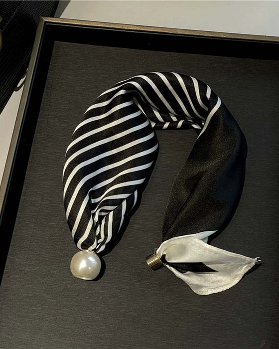 Effortless Glamour: Pop-On Pearl Necklace Scarf 🧣