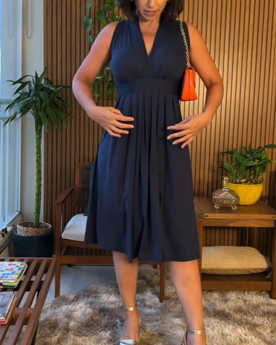 V-neck sleeveless waist-cinching dress