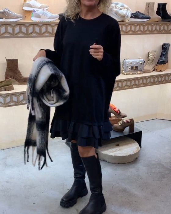 Artistic and elegant long-sleeved dress