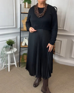 Elegant Patchwork Dress with Round Neck