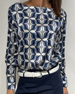 Long-sleeved floral patterned top