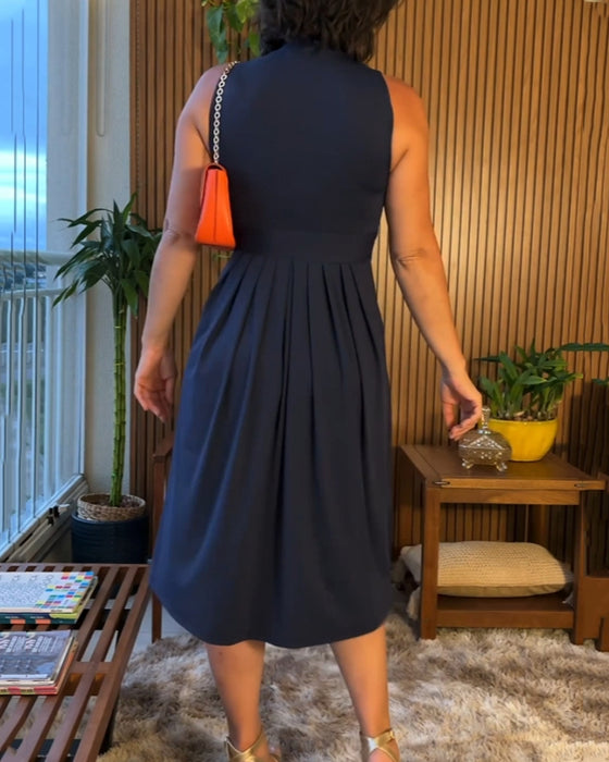 V-neck sleeveless waist-cinching dress