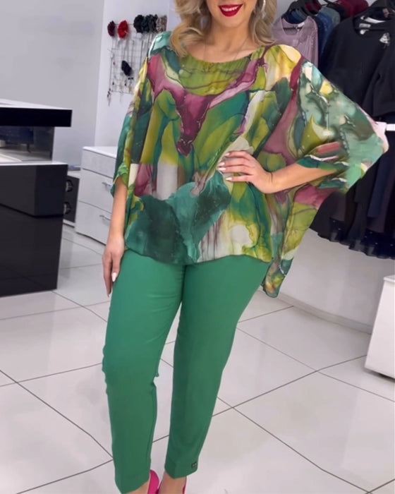 Printed crew neck bat sleeve blouse