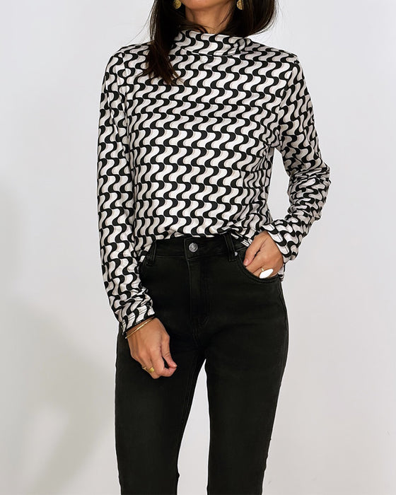 Black and white printed long sleeve top