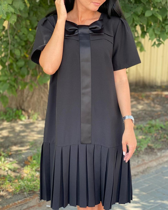Short-sleeved pleated dress